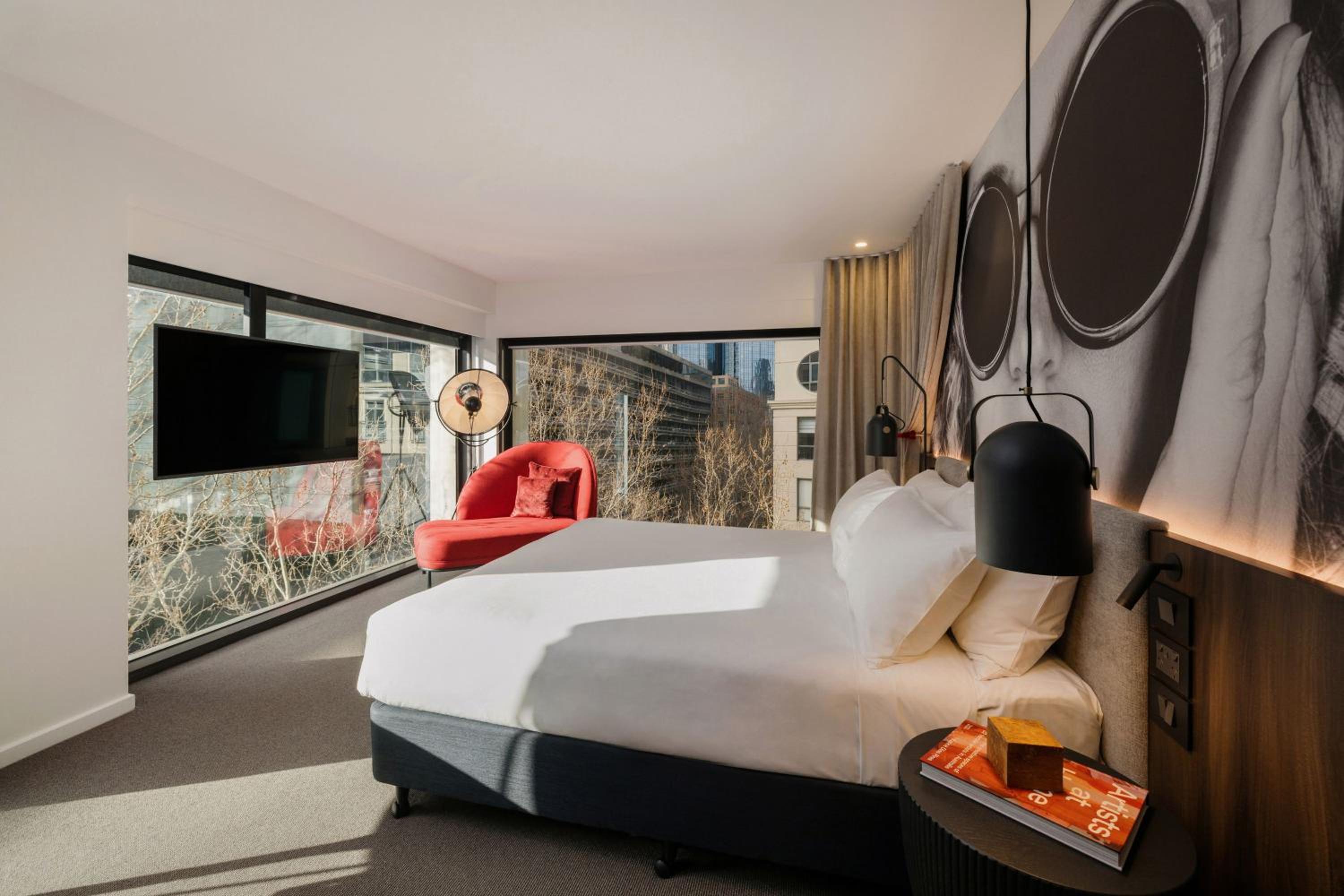 1 Bedroom, Suite, Street View