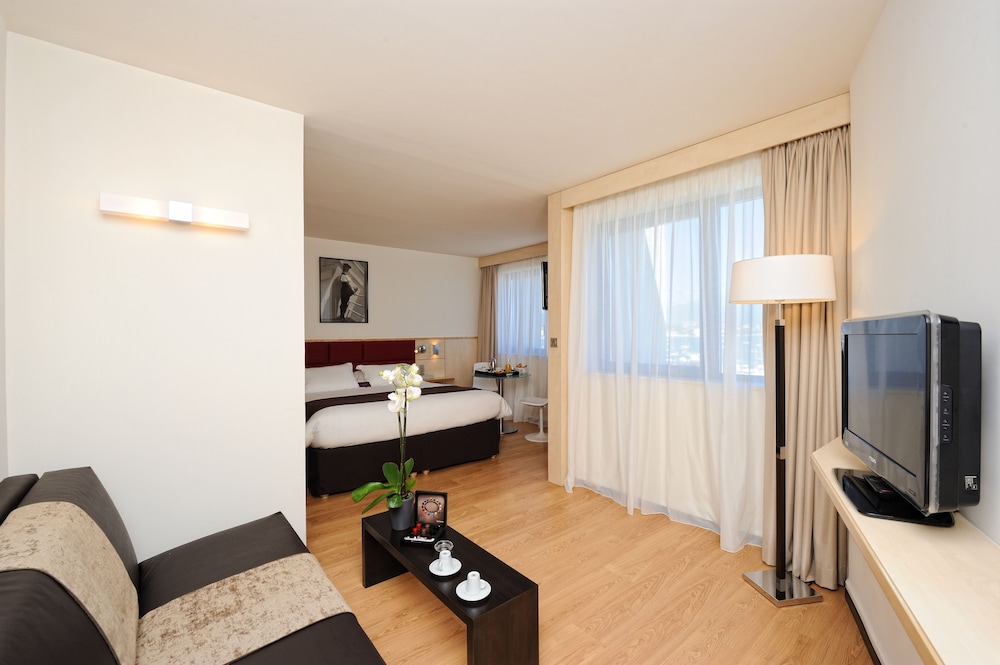 Mercure Ajaccio Centre 23/76