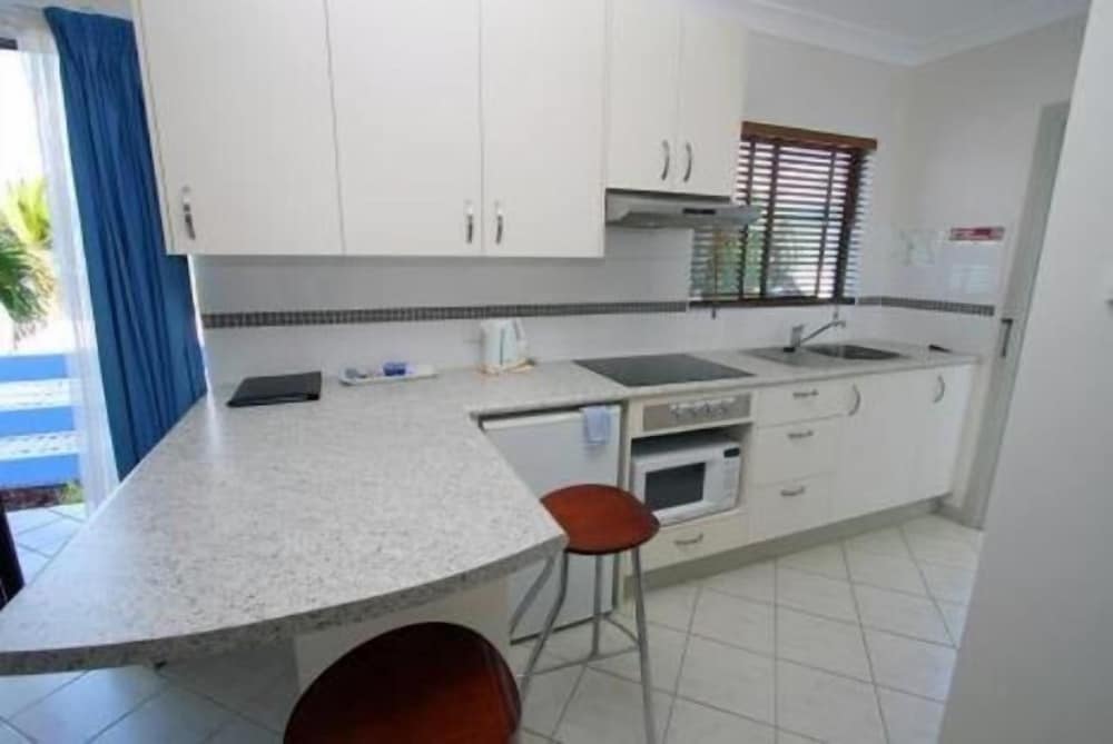 CORAL POINT LODGE 30/35
