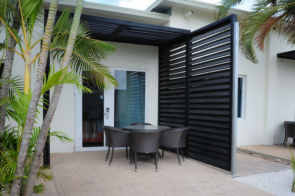 Voco Surfside Aruba by IHG 7/90