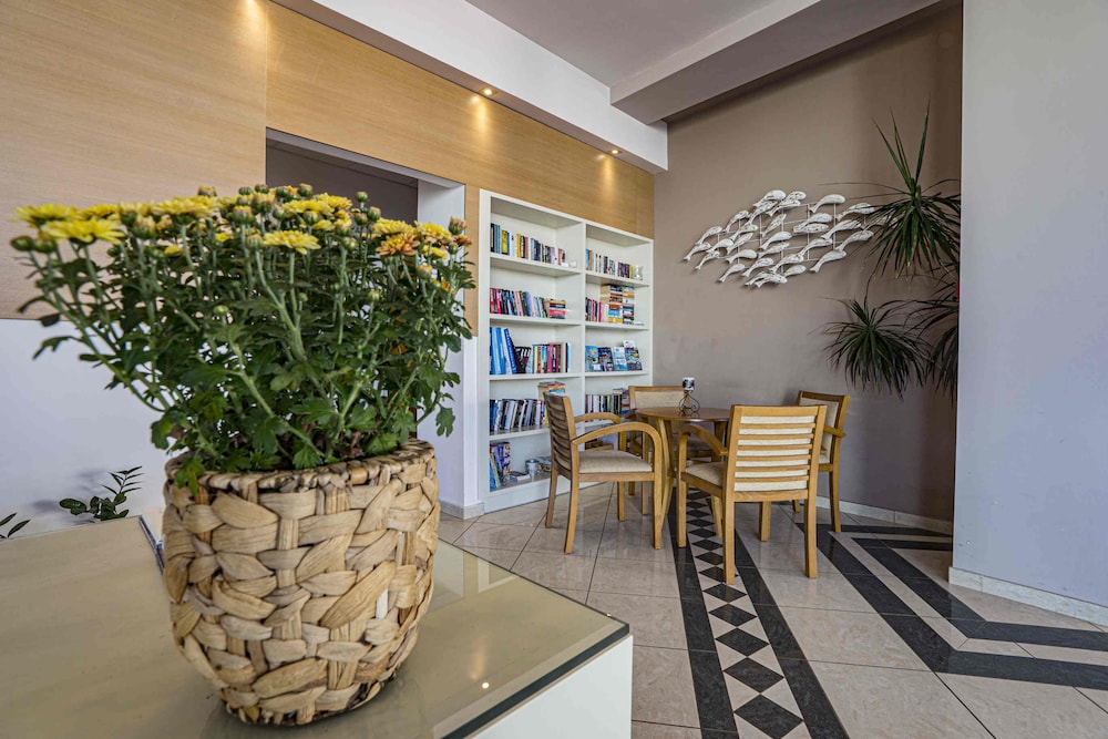 Helios Apartments 10/50