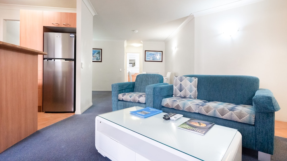 Burleigh On the Beach Apartments 61/62