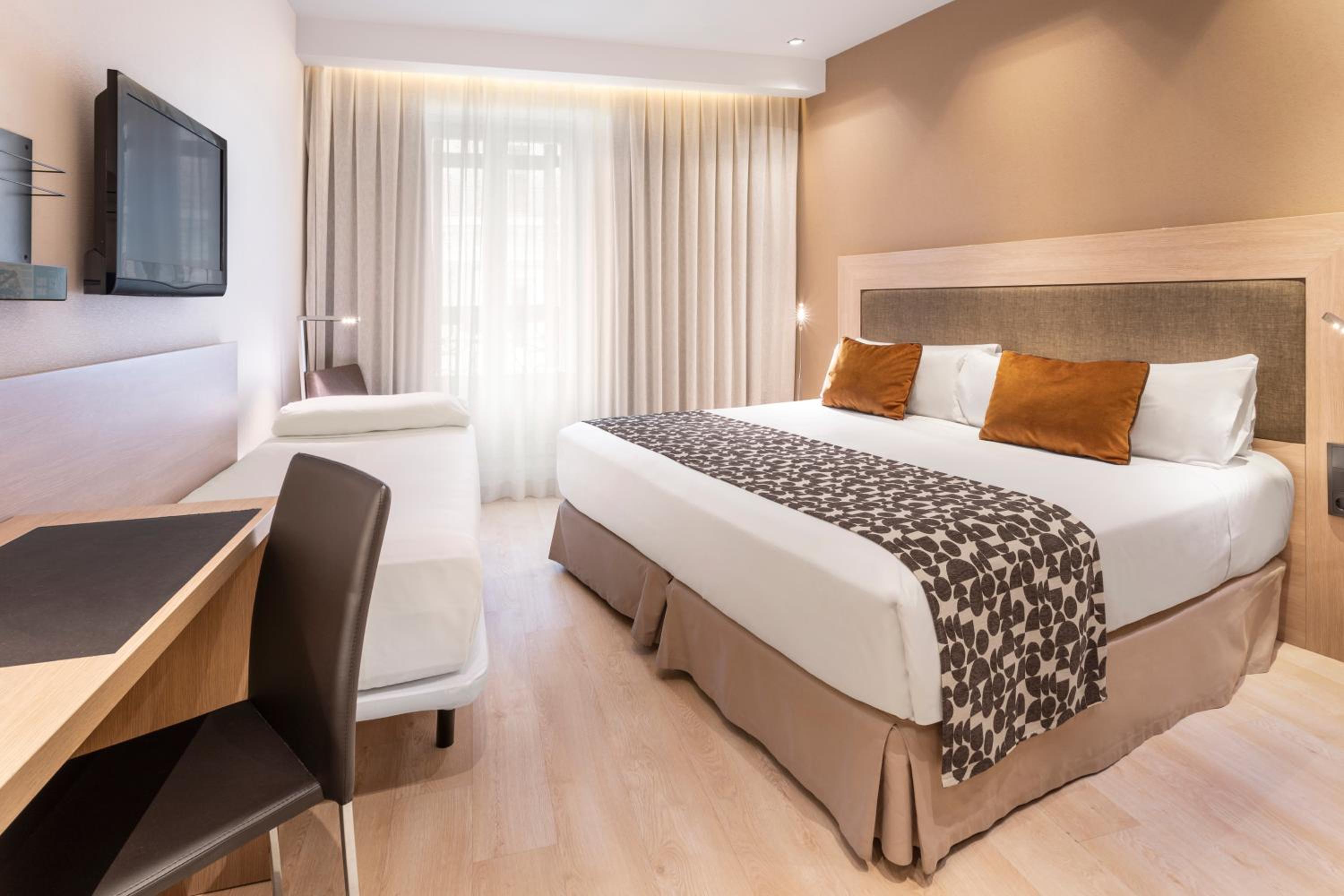 Room, Triple