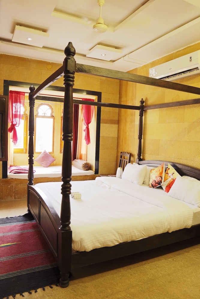 Mystic Jaisalmer Hostel / Backpacker 17/50