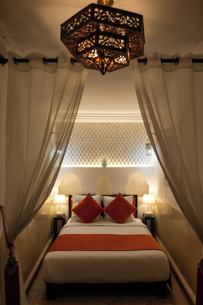 Riad Ajmal 27/77