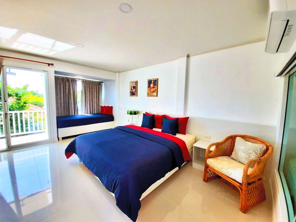 Deluxe, King Bed