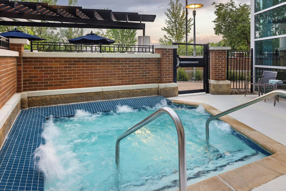 Courtyard by Marriott Minneapolis Maple Grove/Arbor Lakes 32/70