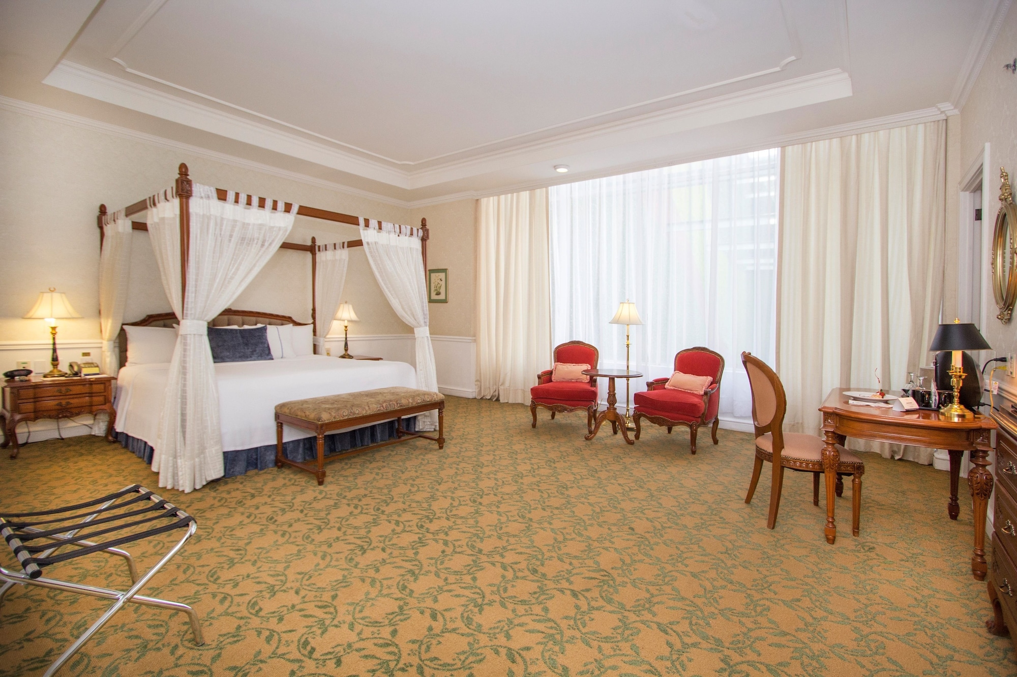 MASTER, SUITE