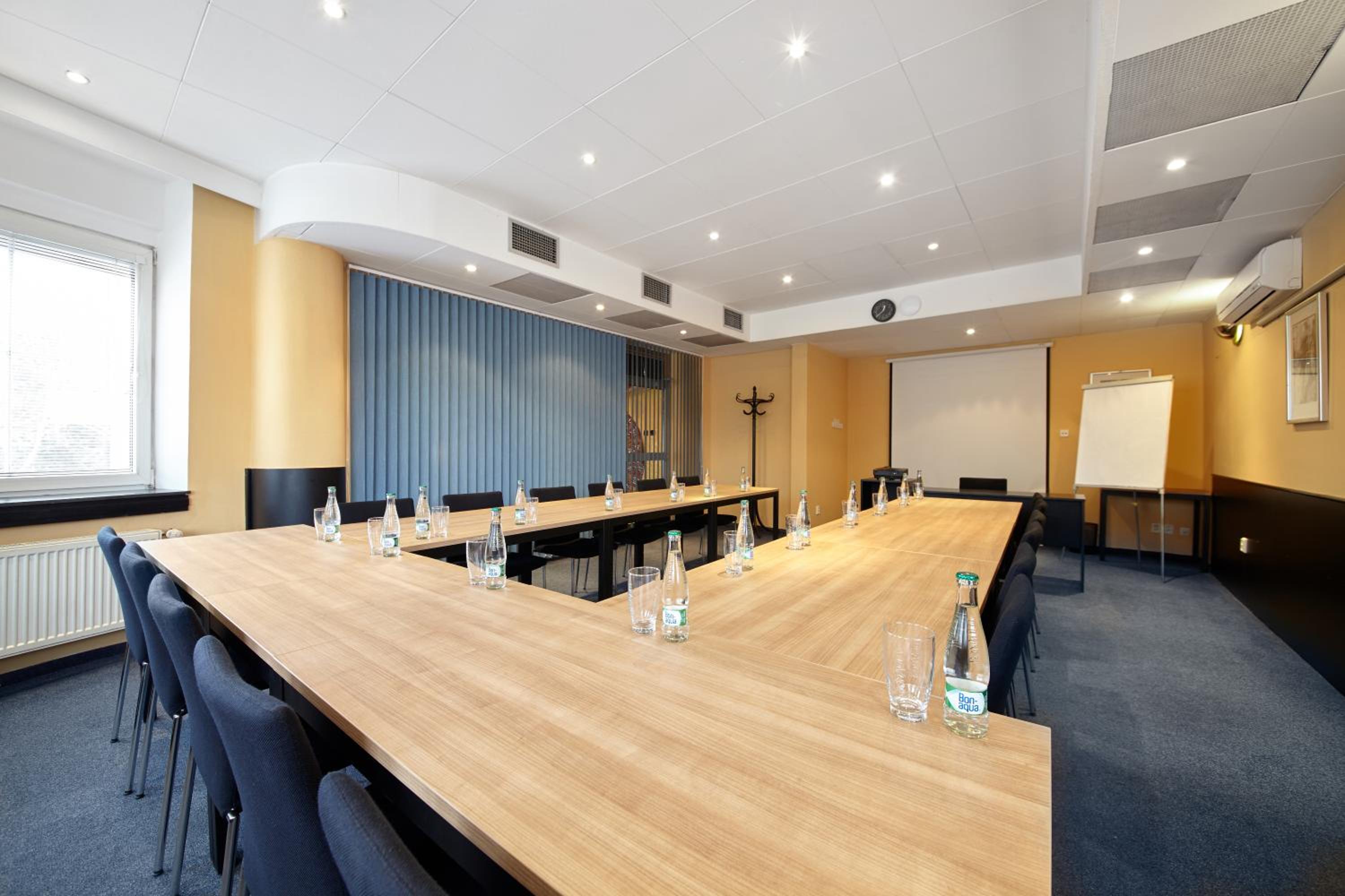 Tulipan Pruhonice Hotel 32/42