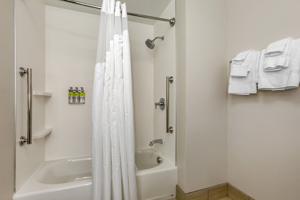 Holiday Inn Express Suites Phoenix Dwtn State Capitol 13/58