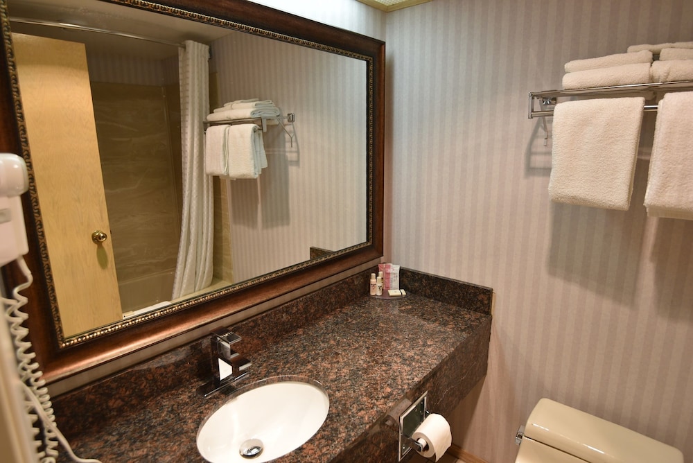 Travelodge By Wyndham Lloydminster 31/33