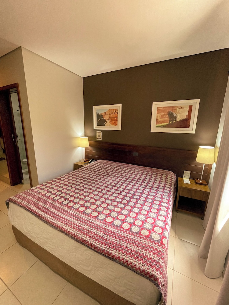 TAJ HOTEL 7/50
