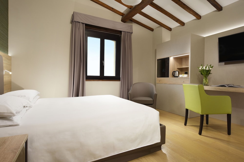 SUPERIOR, DOUBLE BED