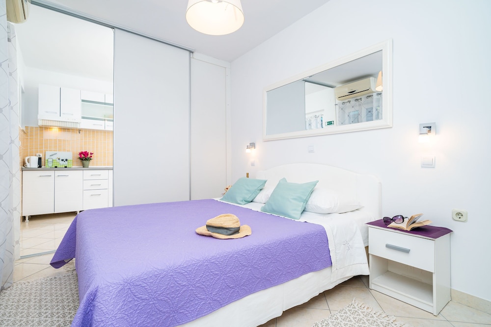 Jele Rooms 20/50