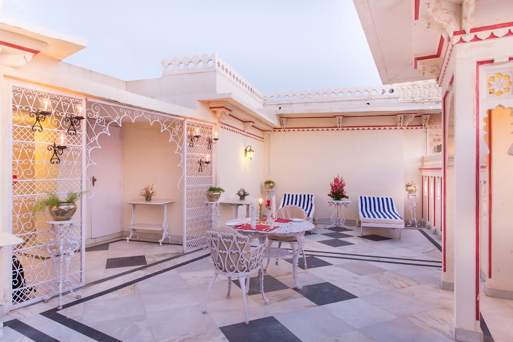 Shiv Niwas Palace 38/71
