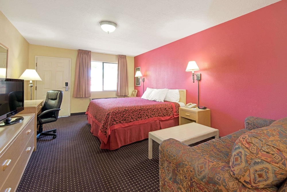 Days Inn by Wyndham East Albuquerque 14/29