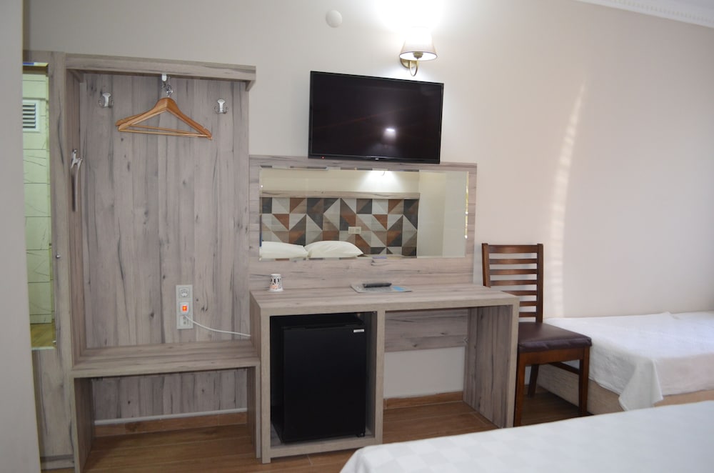 Megas Hotel 26/45