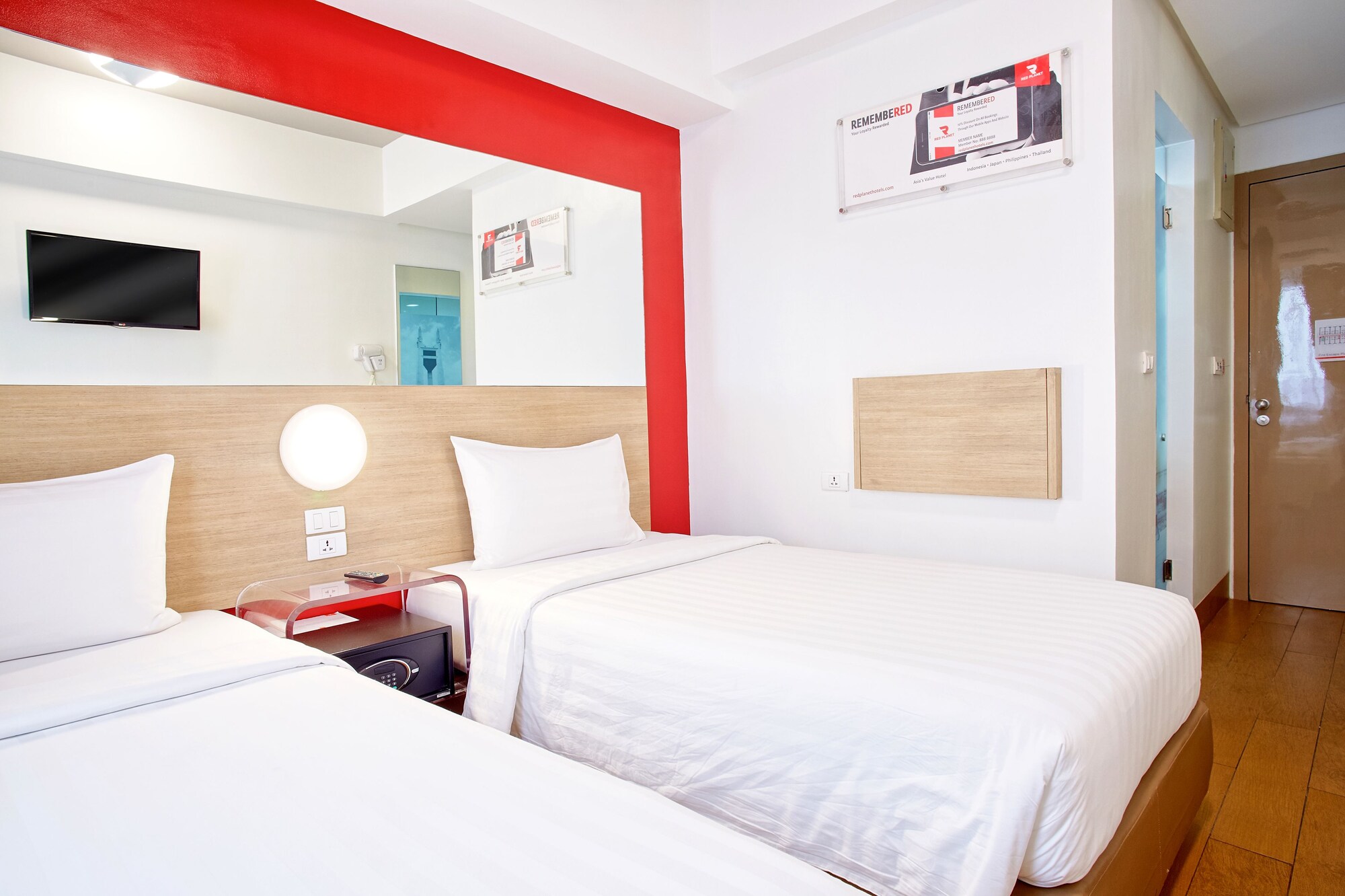 ROOM, TWIN BEDS