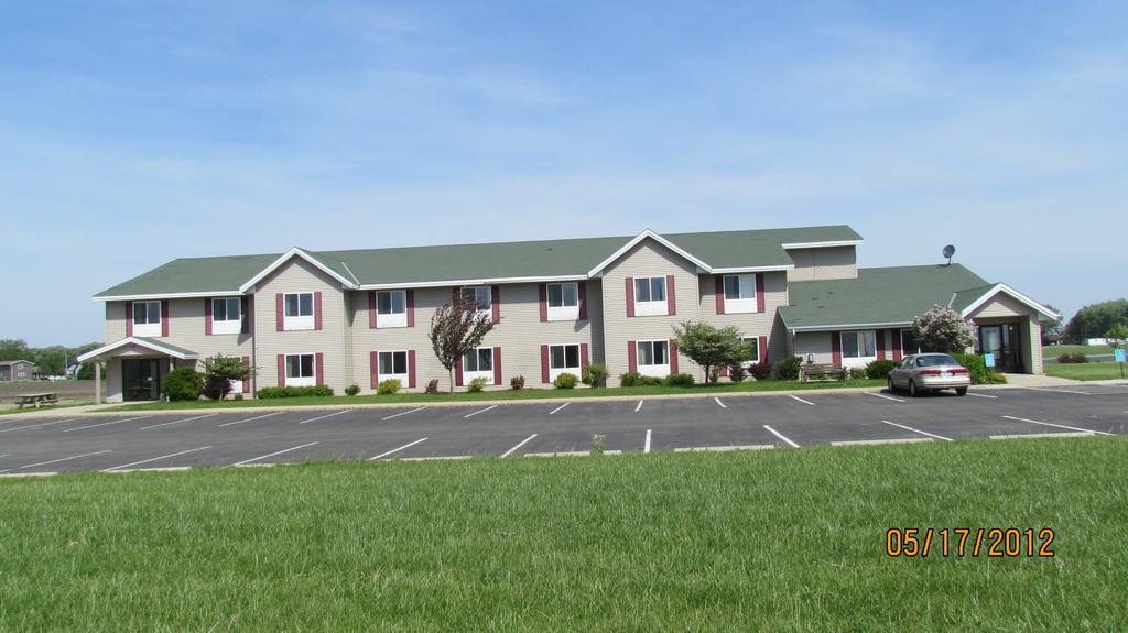 Travelers Lodge & Suites 1/12