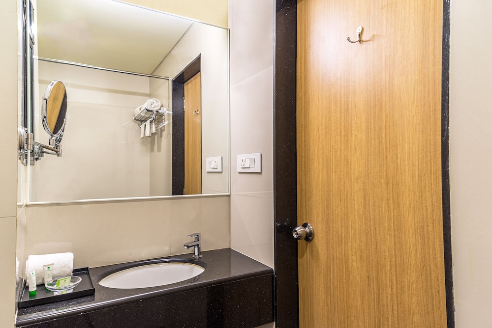 Treebo Grand Emerald Pune 22/50