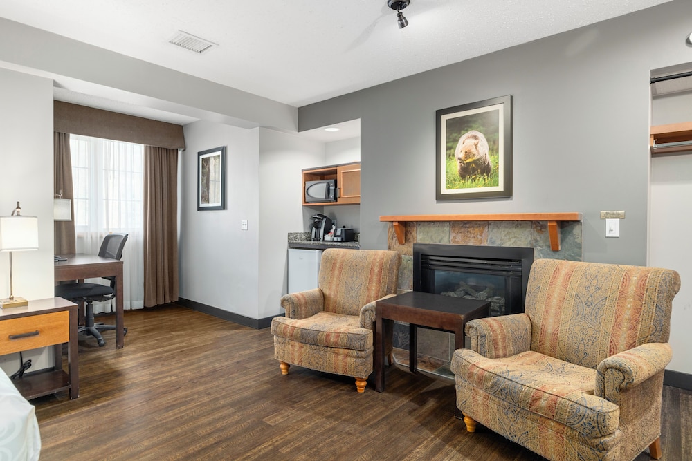 Canmore Pocaterra Inn & Waterslide 61/81