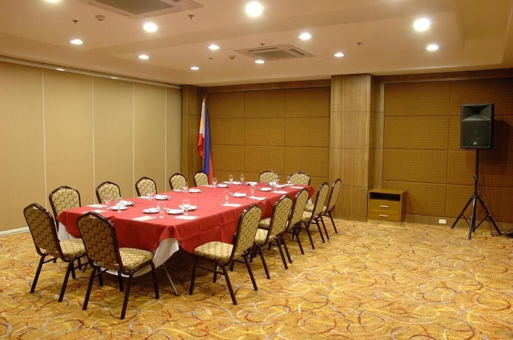 Crown Regency Hotel Makati 46/50