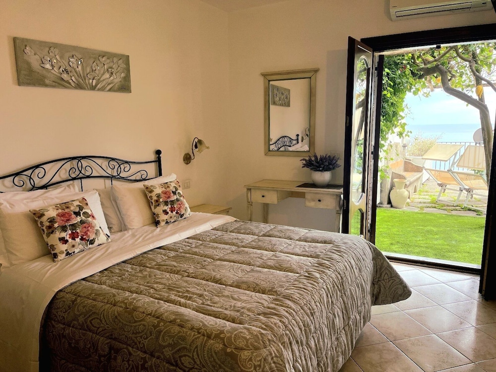 Comfort, Queen Bed