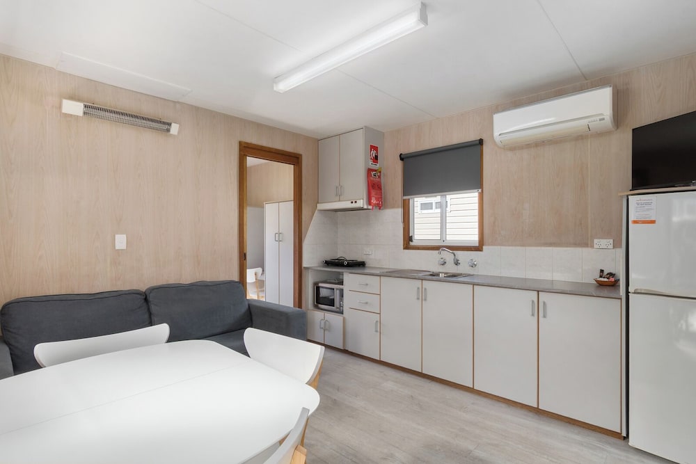 كابينة بسرير مزدوج وسرير بطابقين بغرفتي نوم، Eden Beachfront Holiday Park 3/10
