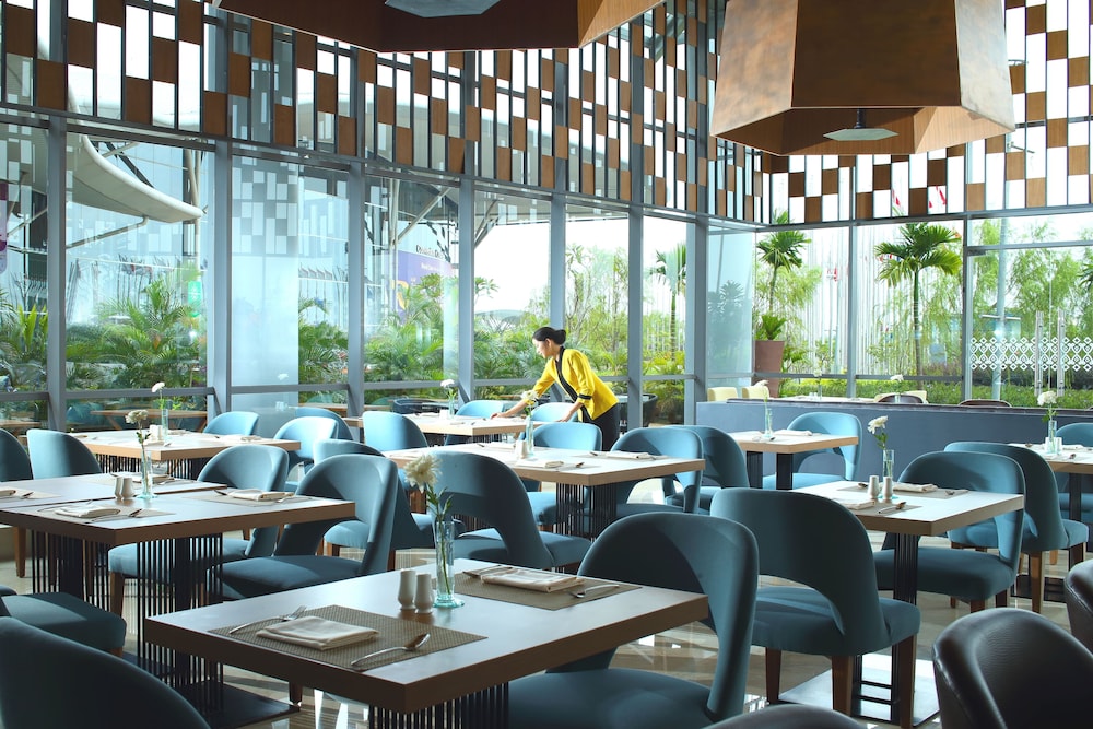 Hotel Santika Premiere Ice Bsd 34/43