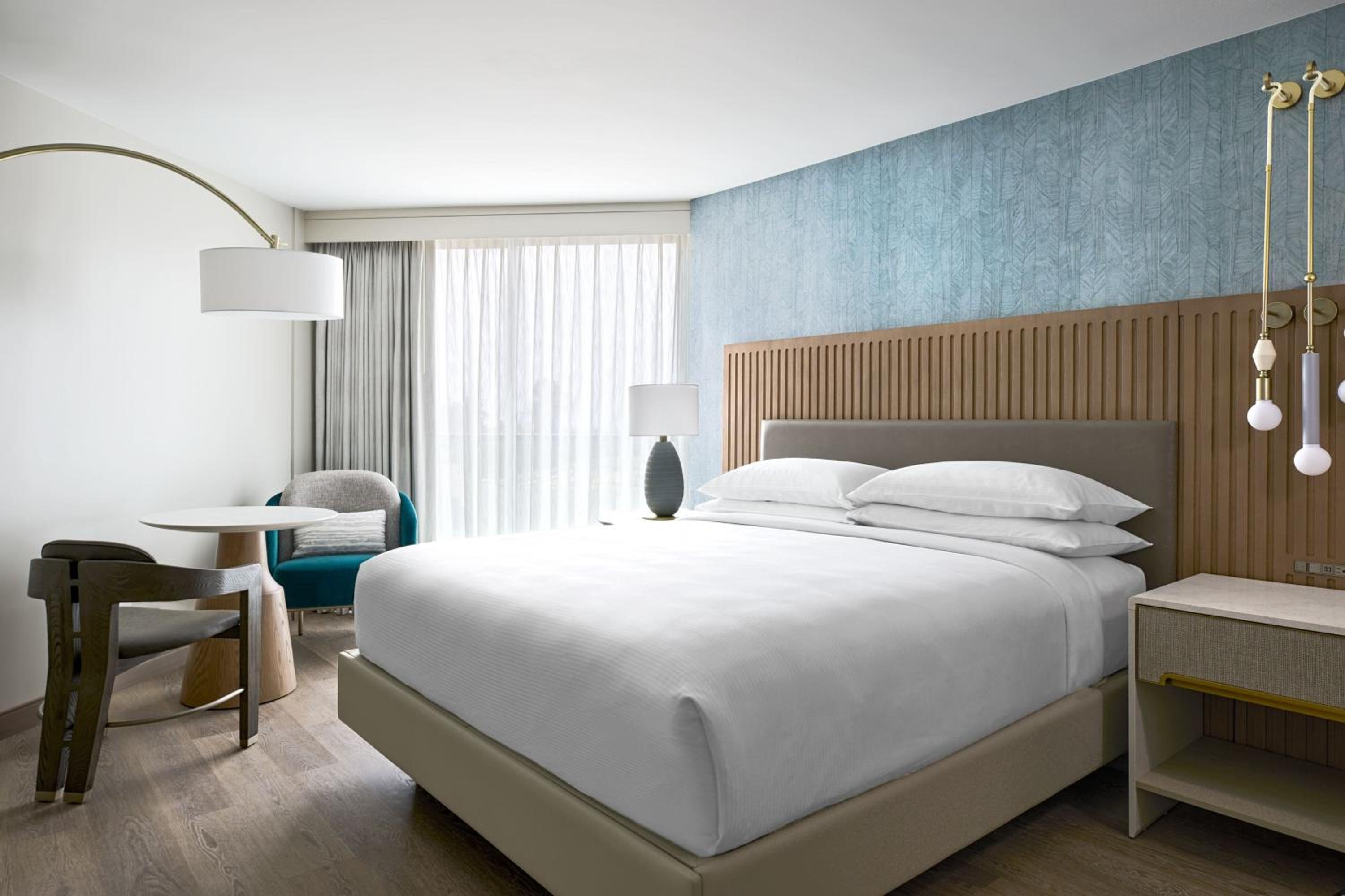 Pier, Luxury, Suite, King Bed
