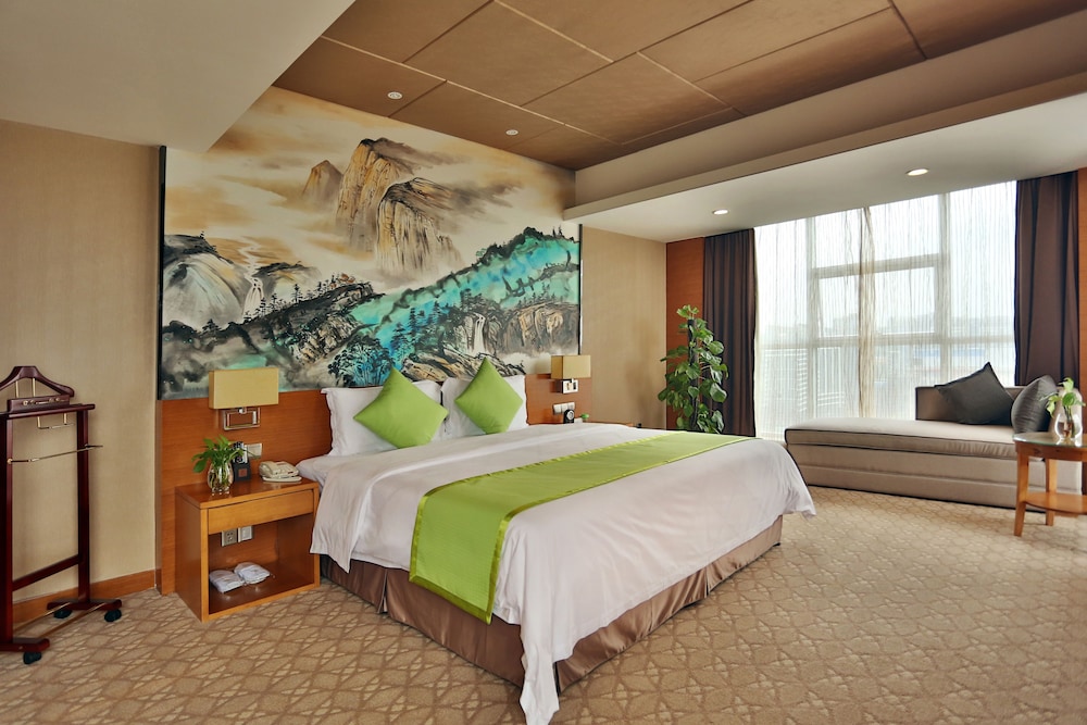 LUXURY, SUITE