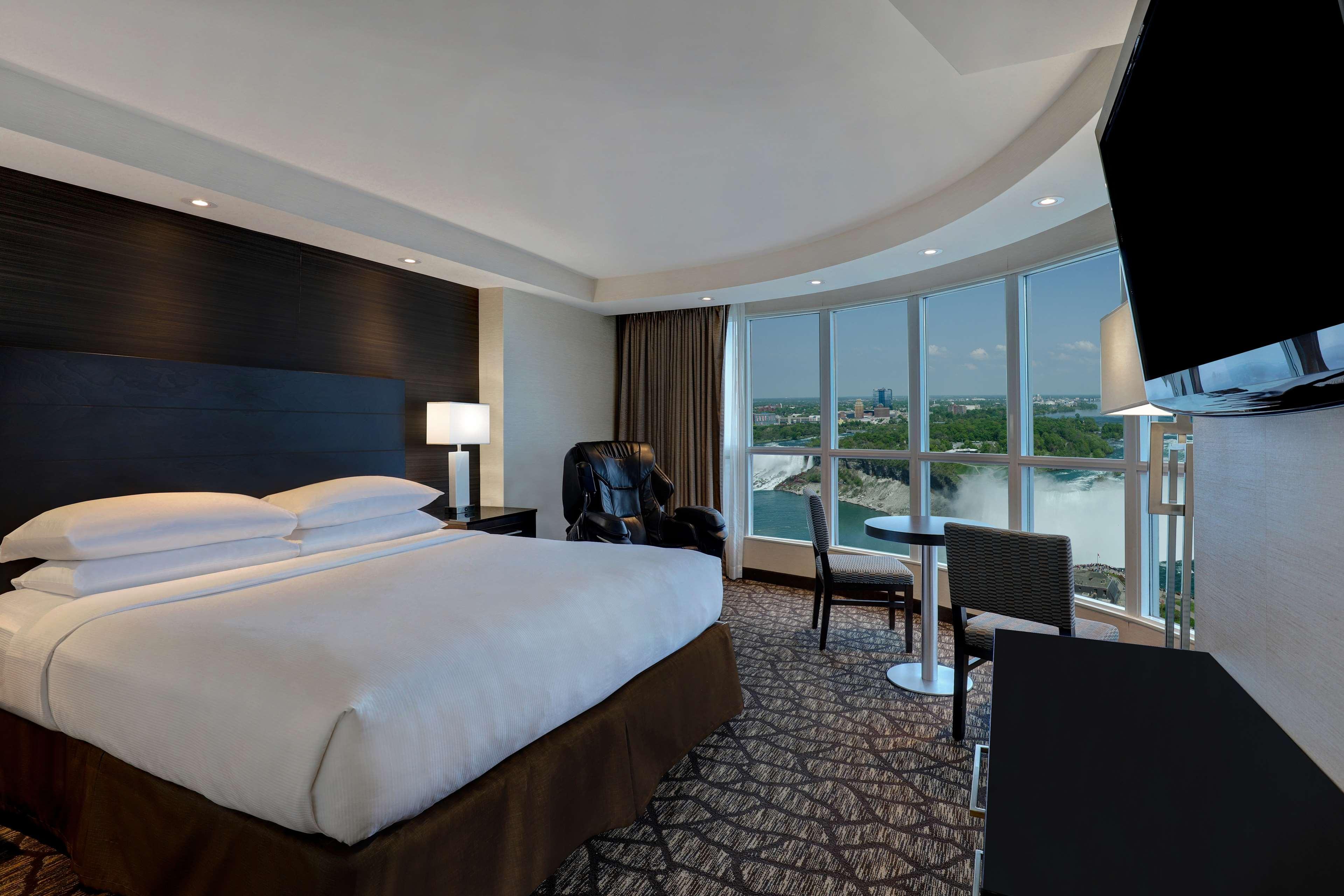Presidential, King Bed, Canadian Us Falls View
