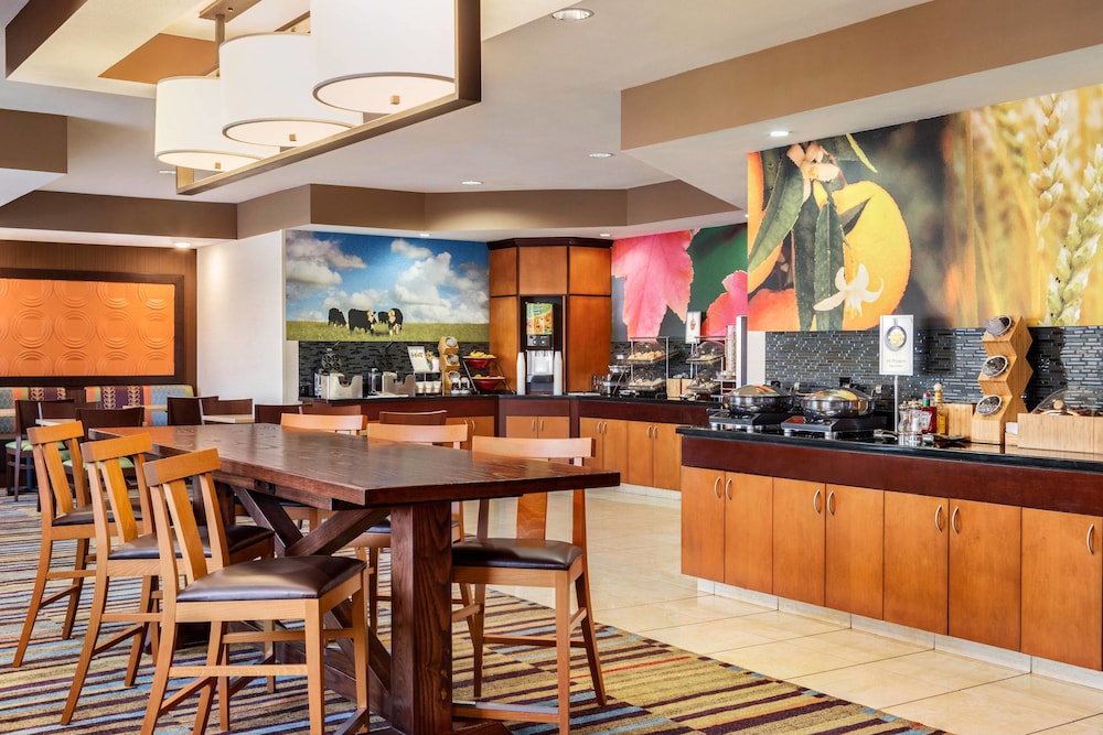 Fairfield Inn Suites Toledo Maumee 28/34
