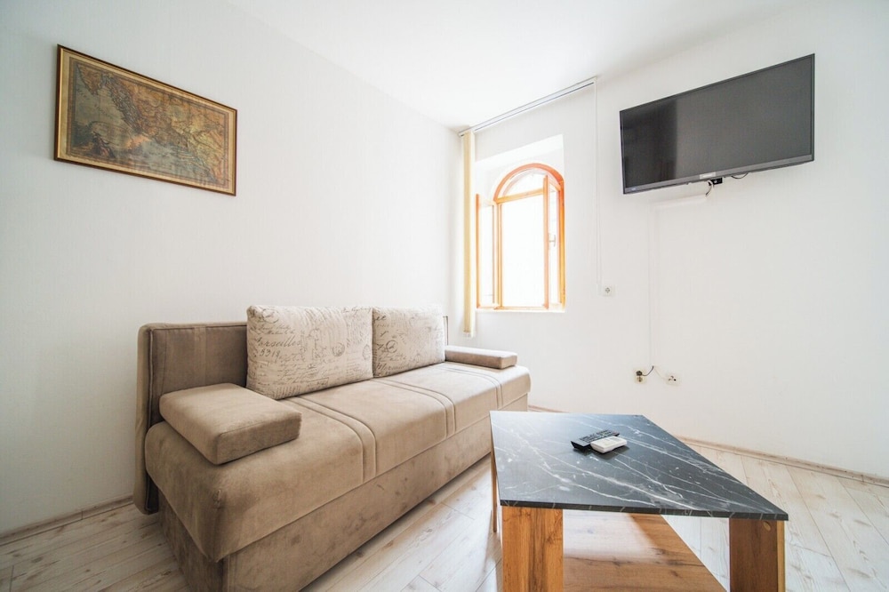 M & J Central Suites 25/50