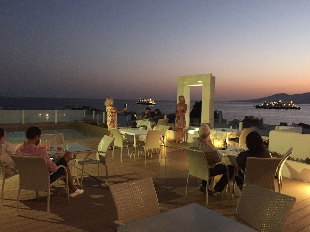 Naxos Island Hotel 52/74