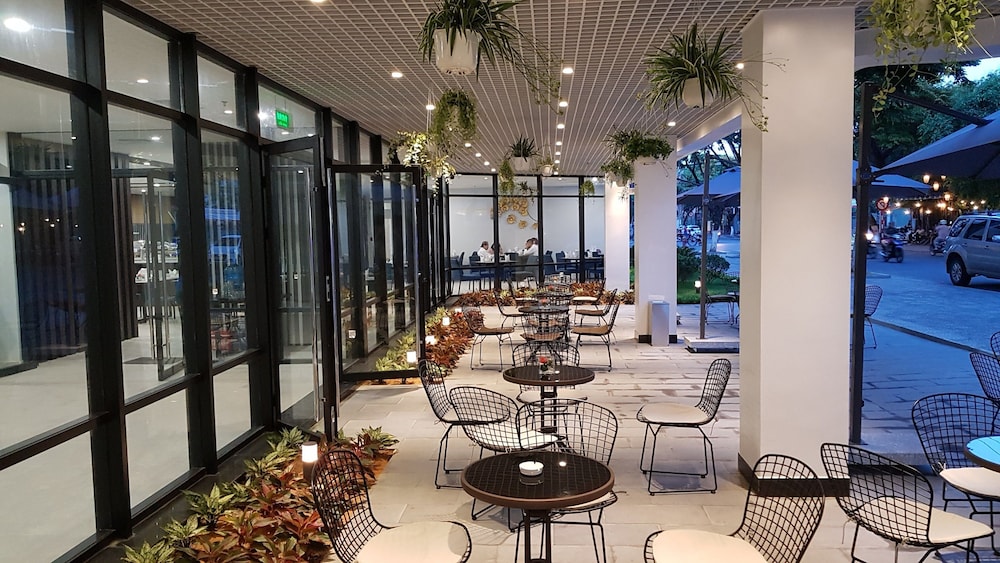 Magnolia Hotel 62/71