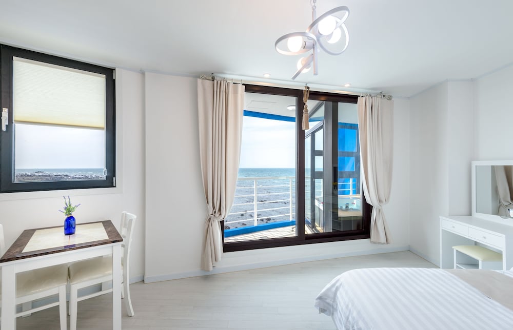 On The Sea Pension 62/80
