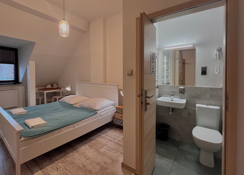 Oki Doki Old Town Hostel 50/50