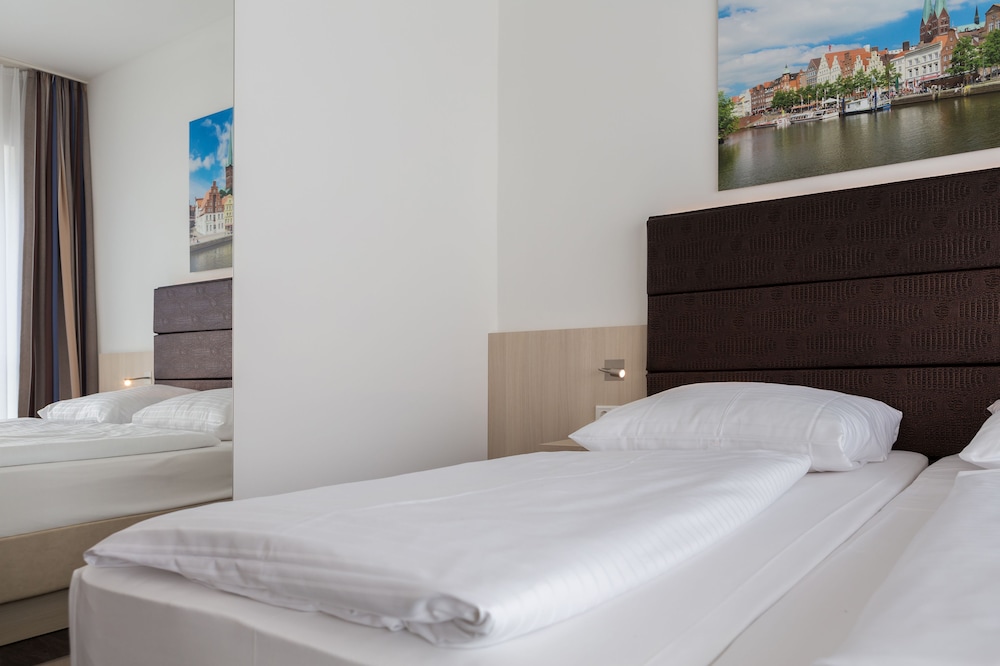 Viva Hotel Lubeck 9/45