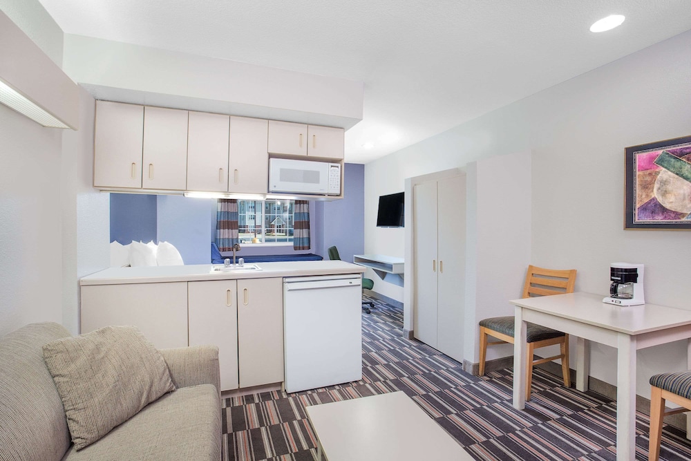 Spark by Hilton Appleton 40/57