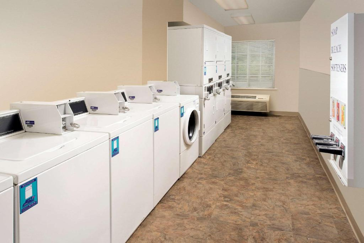 WoodSpring Suites Louisville Clarksville 16/18