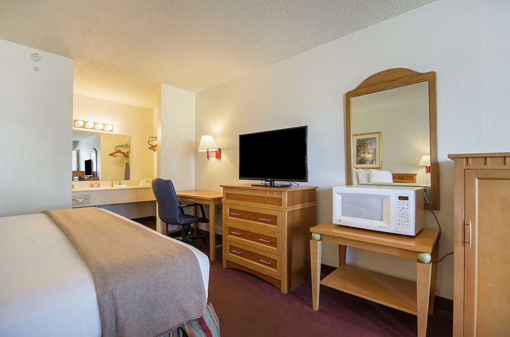 Americas Best Value Inn & Suites Melbourne 12/26