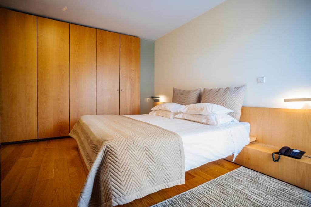 Room, Double or Twin Bed, Golf Course View, Terrace