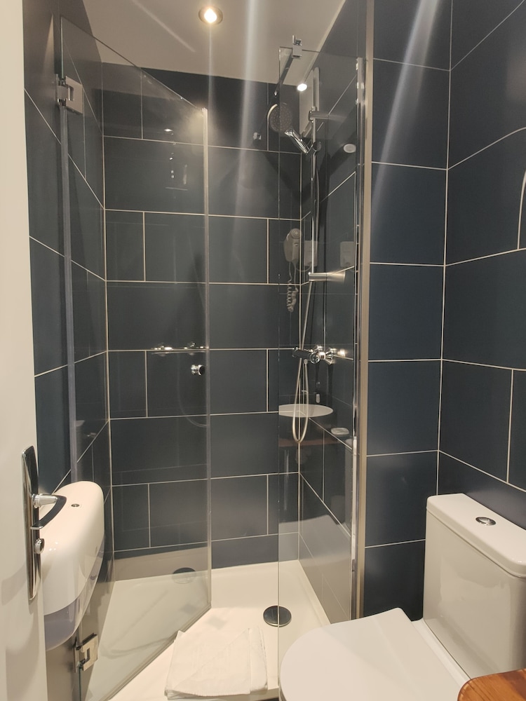 HOTEL MODERN EST 34/37
