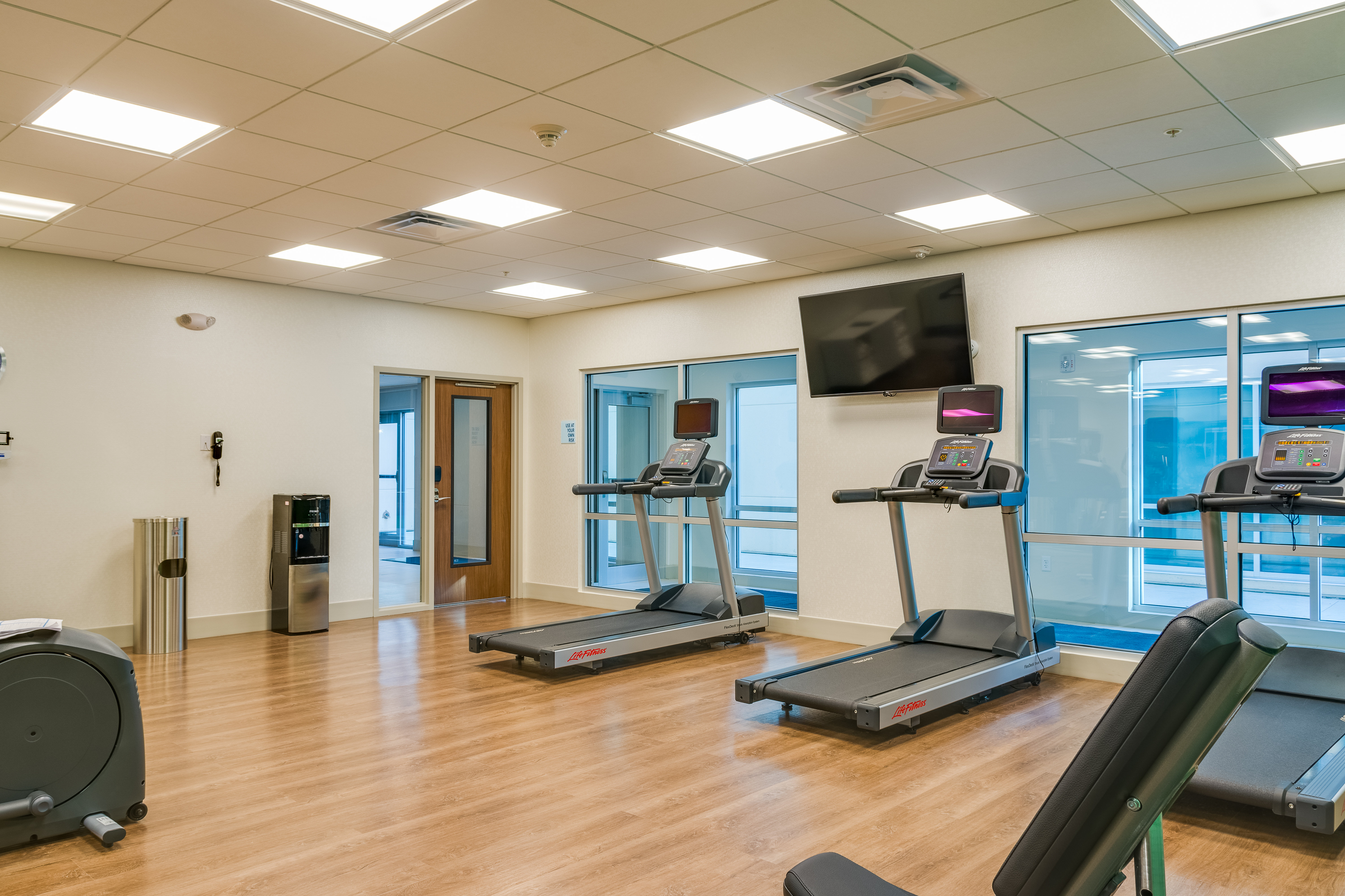 Holiday Inn Express Suites Russellville 32/59