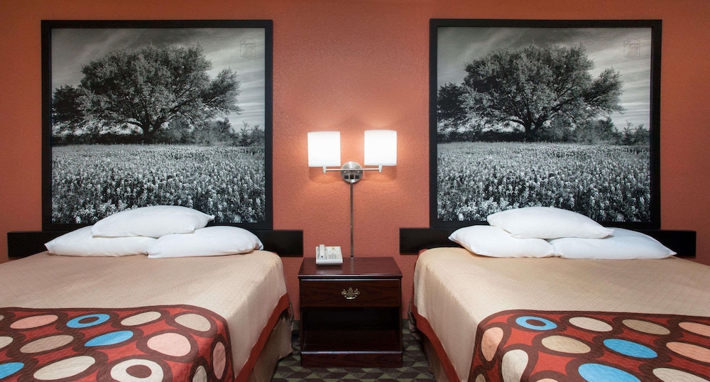 Super 8 by Wyndham Bastrop TX 11/17
