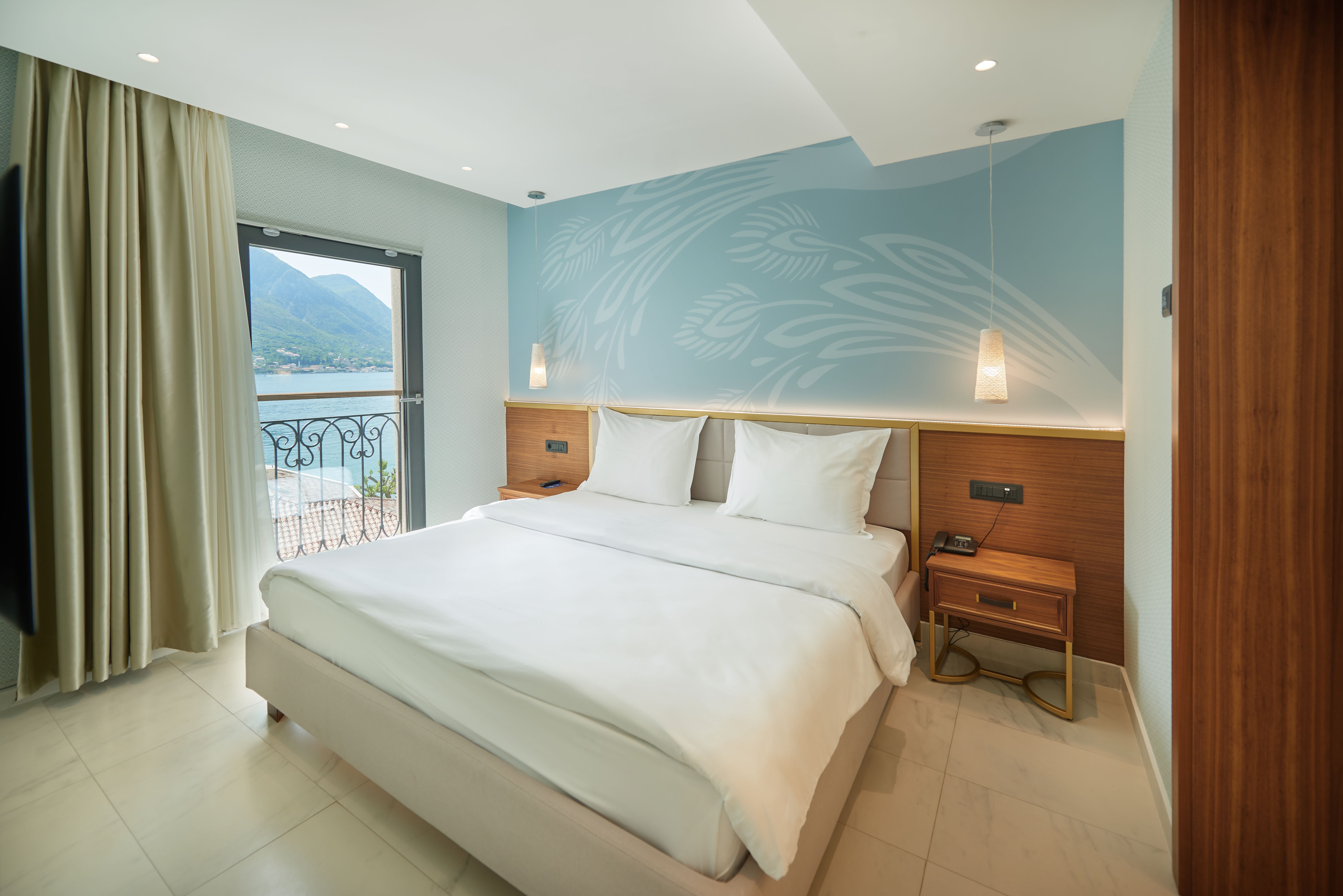 Deluxe, Bay View