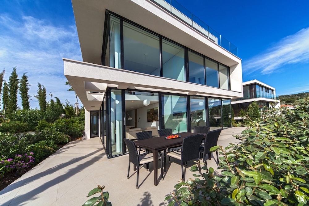 Golden Rays Luxury Apartments 4/50