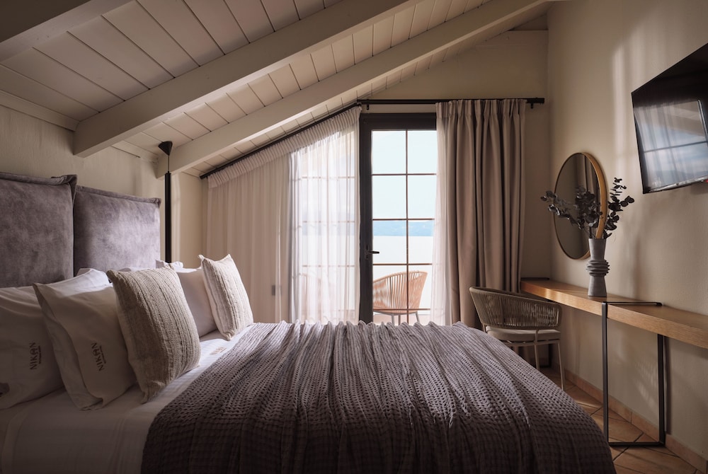 LOFT, EXECUTIVE, SUITE, POOL VIEW