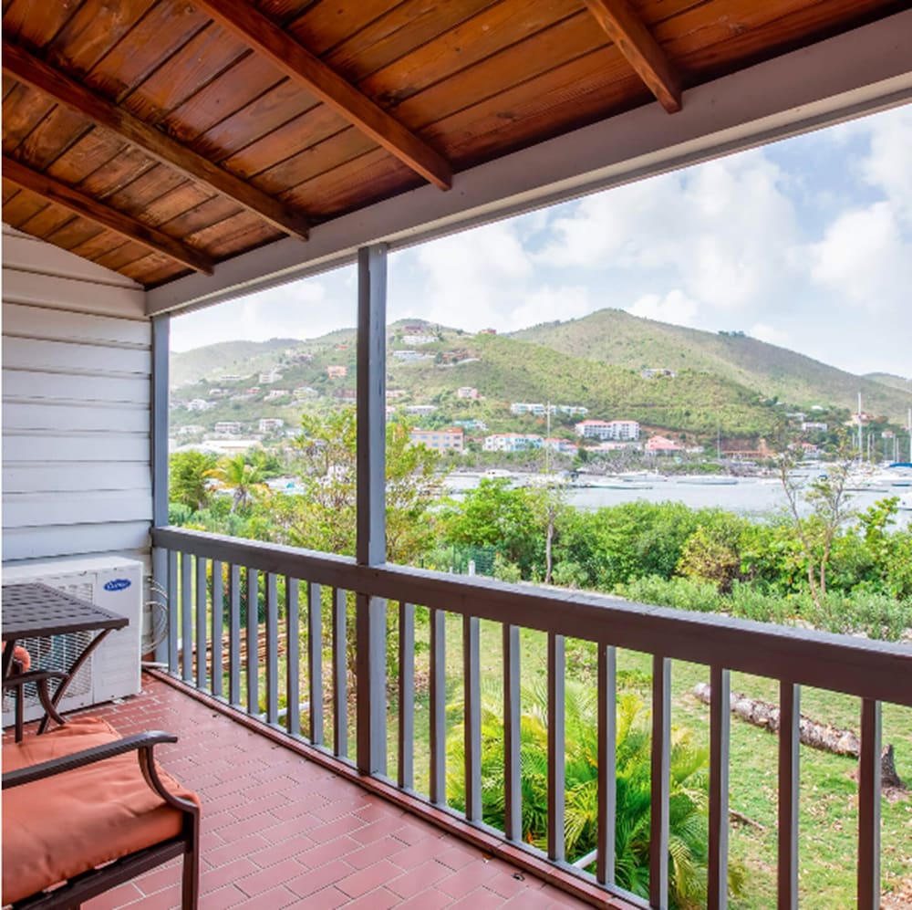 Village Cay 26/41